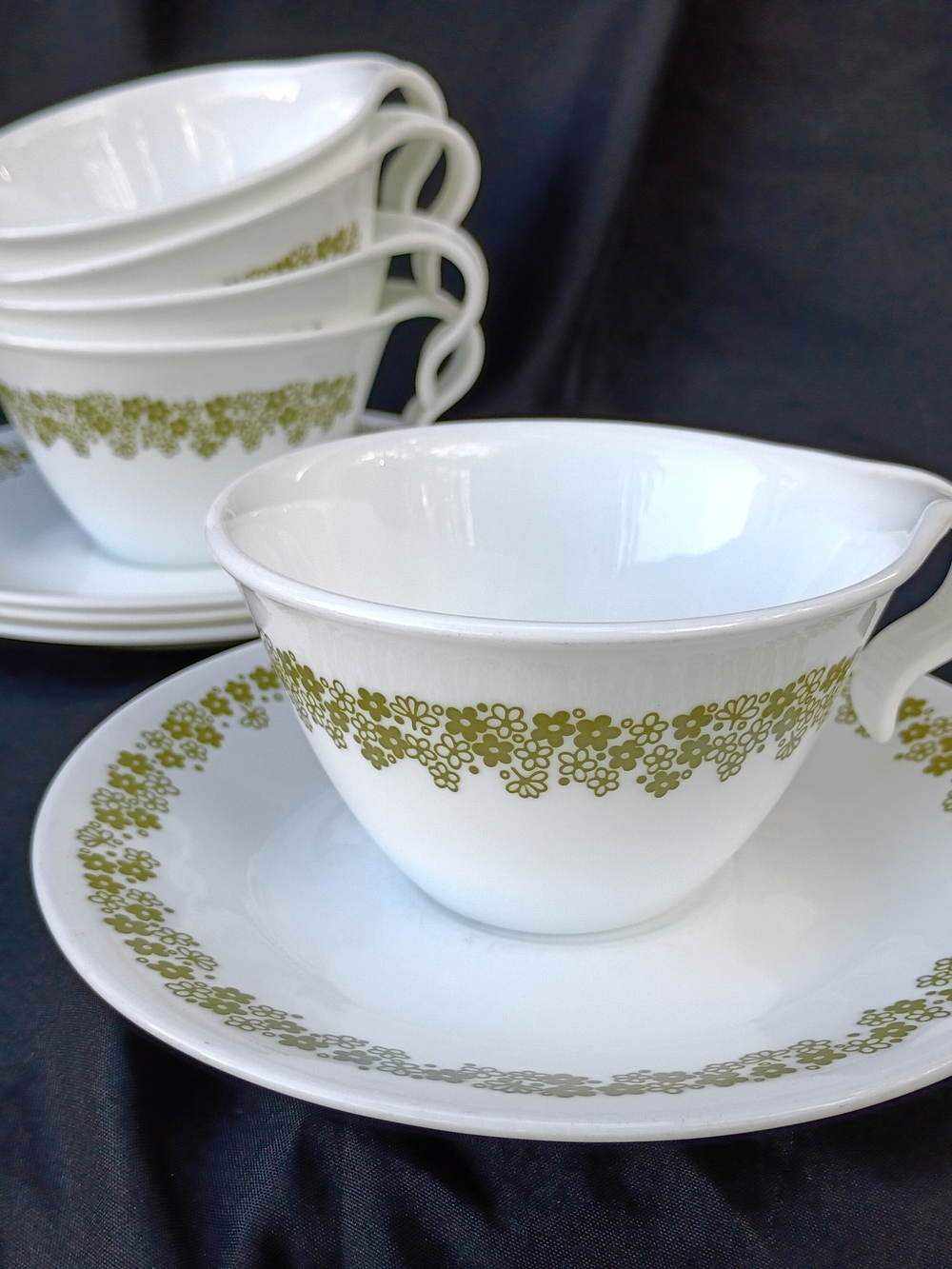 Corelle Crazy Daisy Spring Blossom 5 Tea Cups Hook Handles 4 Saucers